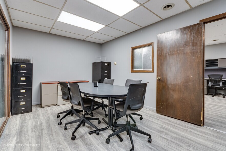 More Photos Of 2535 Bernice Rd, Lansing Warehouse For Sale