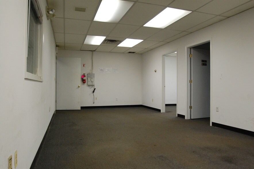 More Photos Of 700 Grand Ave, Ridgefield Warehouse For Lease