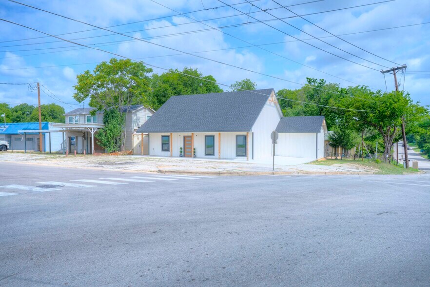 More Photos Of 4700 Barbara Rd, River Oaks Office For Sale