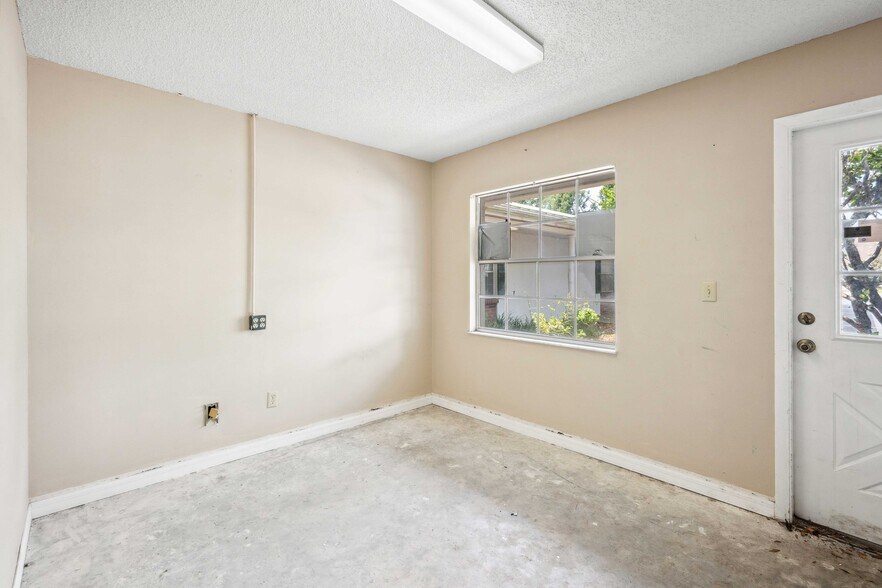 More Photos Of 6536 Stadium Dr, Zephyrhills Storefront For Lease