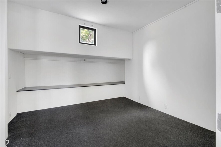 More Photos Of 2525 Main St, Santa Monica Office For Lease