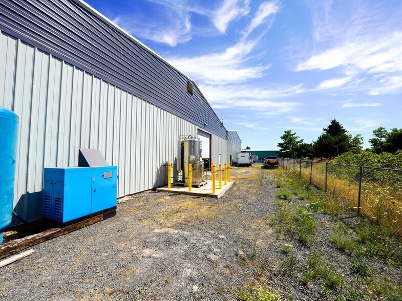 More Photos Of 893 Wilco Rd, Stayton Manufacturing For Sale