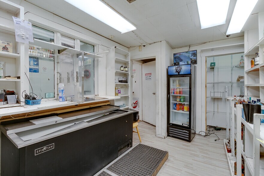 More Photos Of 7016 Page Ave, Saint Louis General Retail For Lease