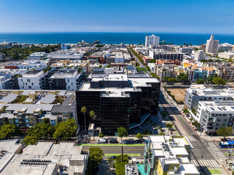 More Photos Of 520 Broadway, Santa Monica Office For Lease