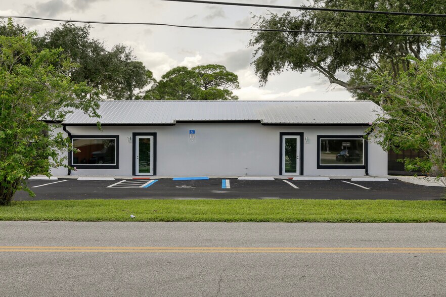 More Photos Of 1228 S Hopkins Ave, Titusville Office For Sale