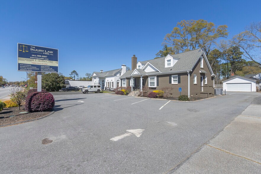 More Photos Of 2006 N Main St, Anderson Office For Sale