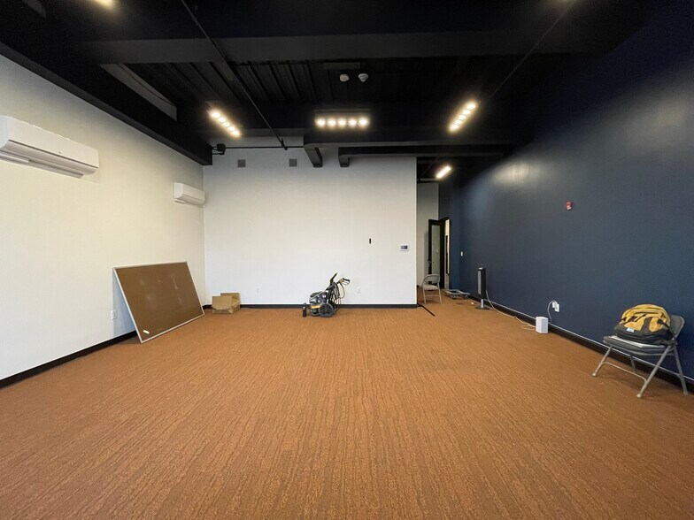 More Photos Of 251-73 Jericho Tpke, Bellerose Office For Sale