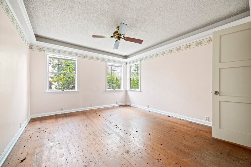 More Photos Of 164 NE Laguna Dr, Lake City Office For Sale