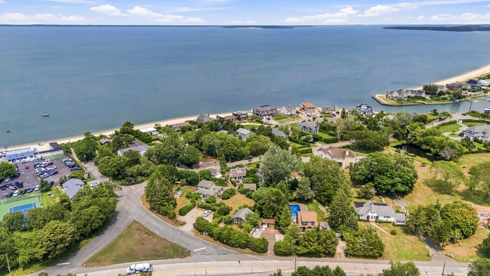 More Photos Of 127 Inlet Rd W, Hampton Bays Hospitality For Sale