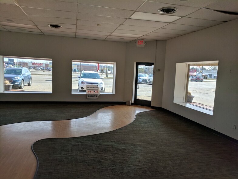 More Photos Of 631-651 E Saginaw Hwy, Grand Ledge Freestanding For Lease