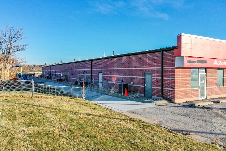 More Photos Of 13042-13058 W Dodge Rd, Omaha Storefront Retail Office For Lease