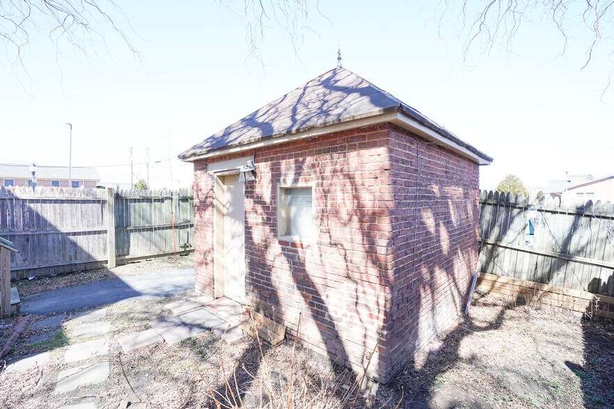 More Photos Of 325 W 7th St, Frederick Storefront Retail Office For Sale