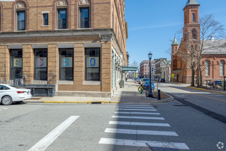 More Photos Of 281 State St, New London Apartments For Lease