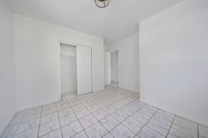 More Photos Of 1943-1947 Buchanan St, Hollywood Apartments For Sale