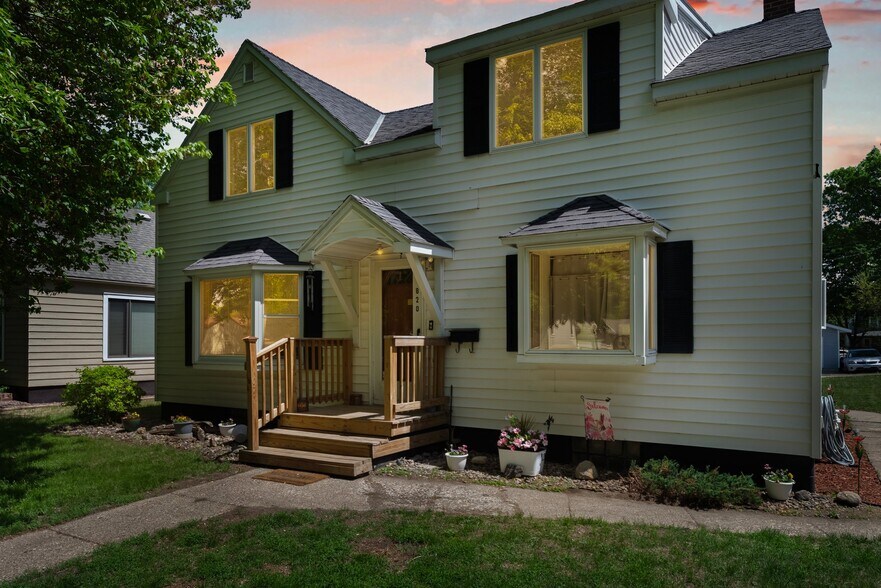 Primary Photo Of 820 N 6th St, Montevideo Apartments For Sale