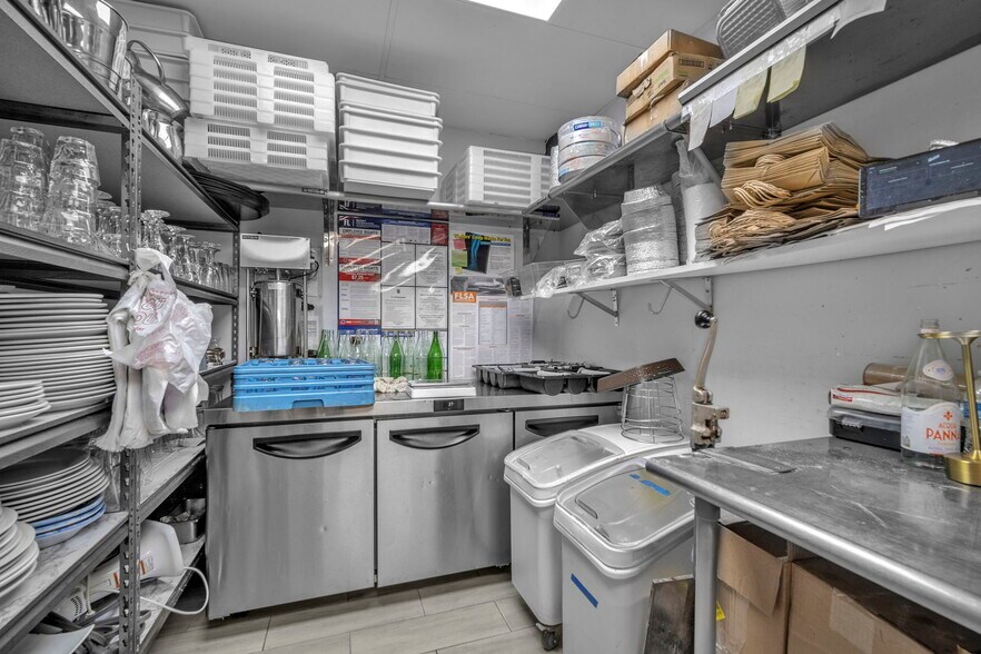 More Photos Of 6020 N Federal Hwy, Boca Raton General Retail For Sale