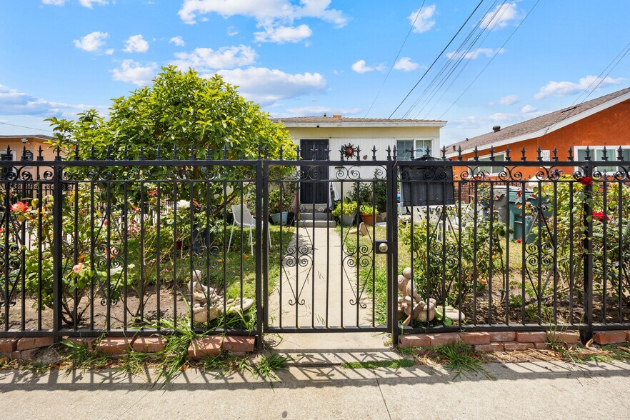 More Photos Of 10605 Buford Ave, Inglewood Apartments For Sale