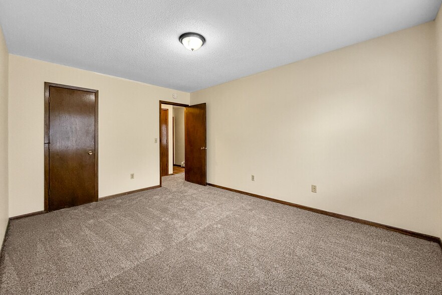 More Photos Of 3830 6th Ave, Des Moines Apartments For Sale