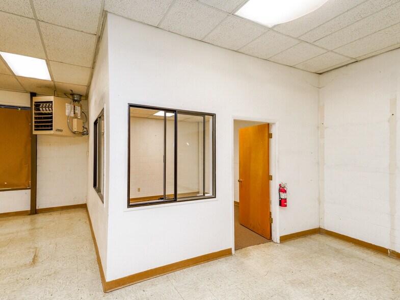 More Photos Of 532 NW 3rd St, Corvallis Freestanding For Lease