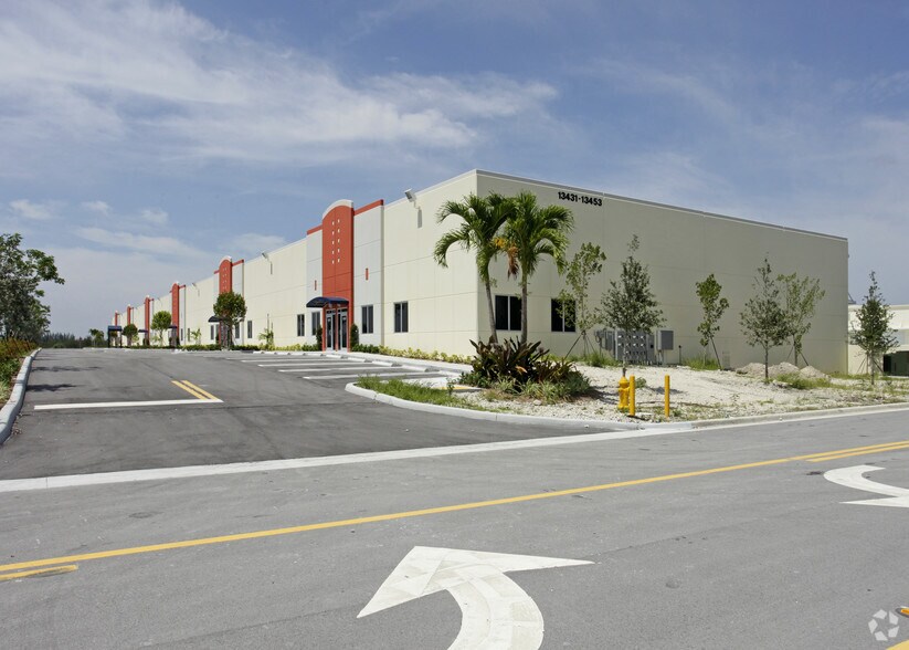 More Photos Of 13431-13453 NW 19th Ln, Miami Warehouse For Lease