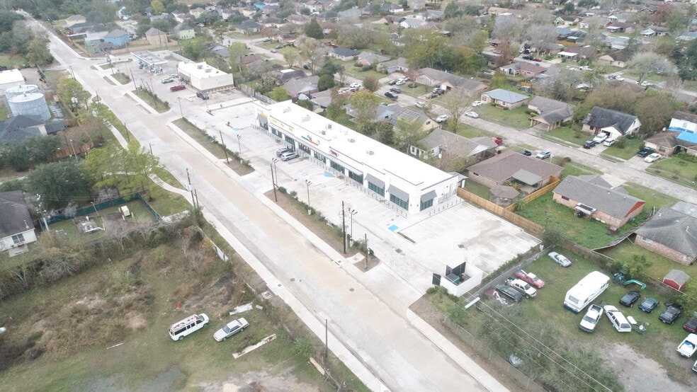 More Photos Of 3930 Anderson Rd, Houston Storefront For Lease