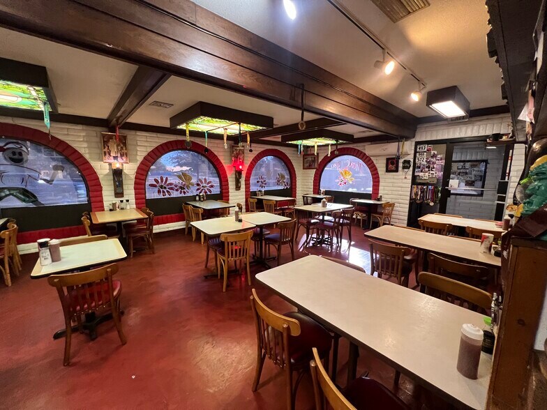 More Photos Of 400 W Kansas, Midland Restaurant For Sale