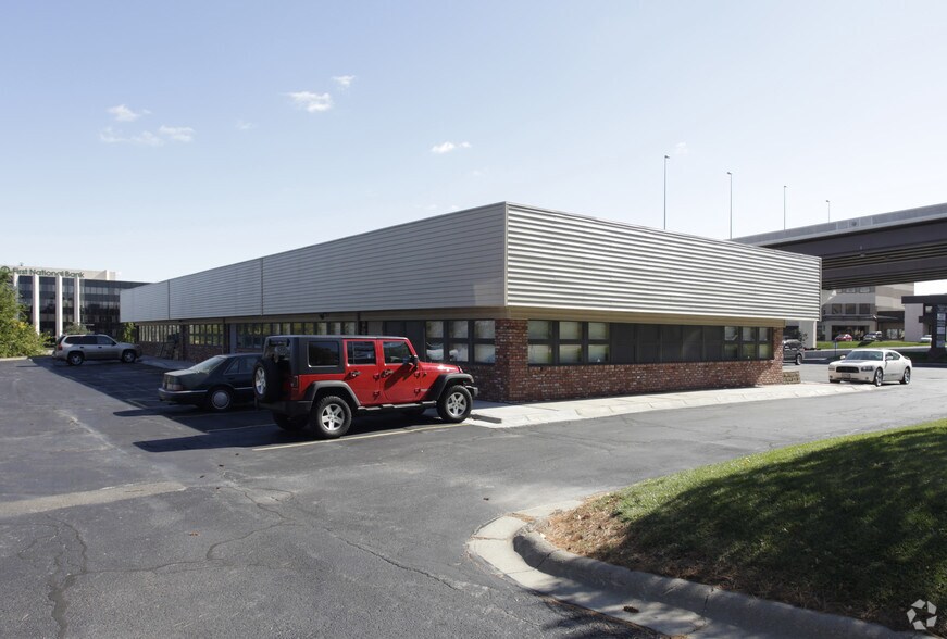 More Photos Of 11550-11590 W Dodge Rd, Omaha Office For Lease