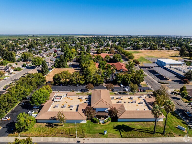 More Photos Of 125 N Lincoln St, Dixon Medical For Sale