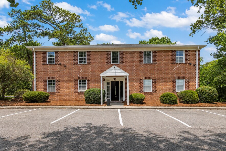 More Photos Of 170 Westwood Dr, Thomson Apartments For Sale