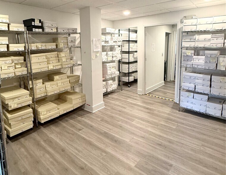 More Photos Of 312 King St, Charleston Storefront Retail Residential For Sale