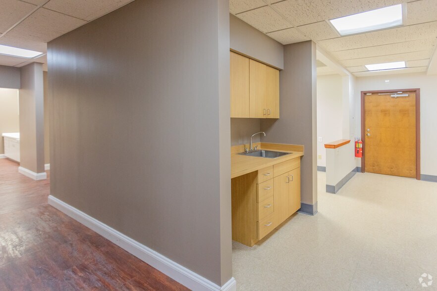 More Photos Of 2 Colgate Dr, Forest Hill Medical For Lease