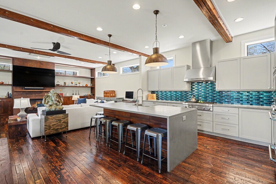 More Photos Of 117 E Maple St, Decatur Loft Creative Space For Sale