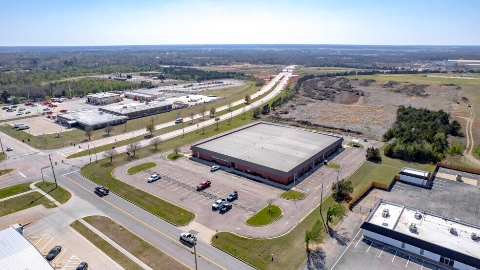 More Photos Of 1400 N Kennedy Ave, Shawnee Office For Sale