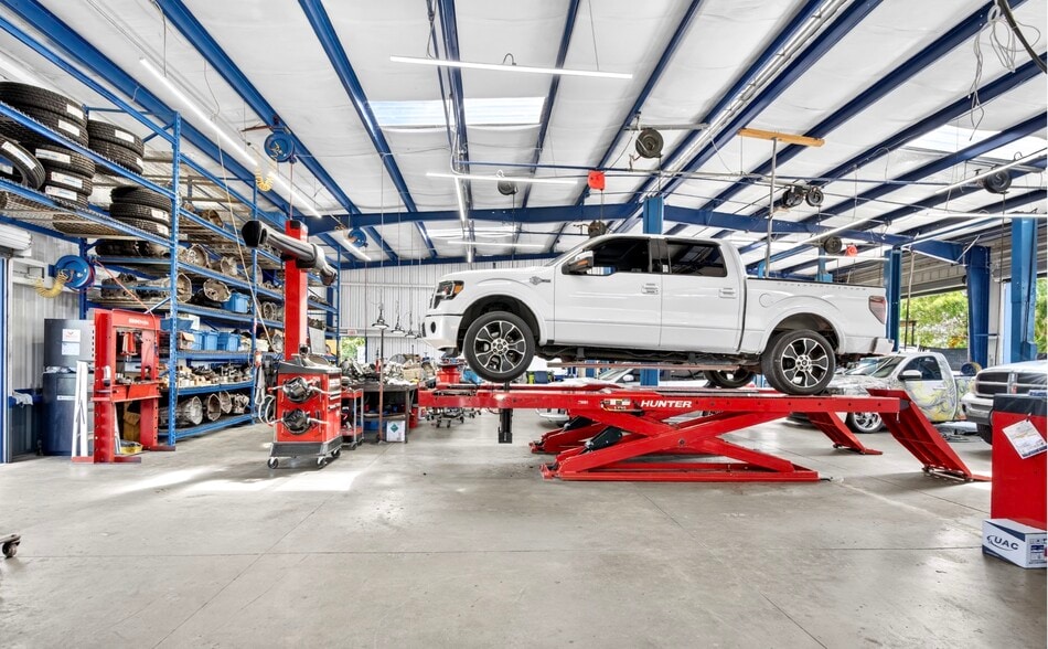 More Photos Of 236 Pondella Rd, North Fort Myers Auto Repair For Sale