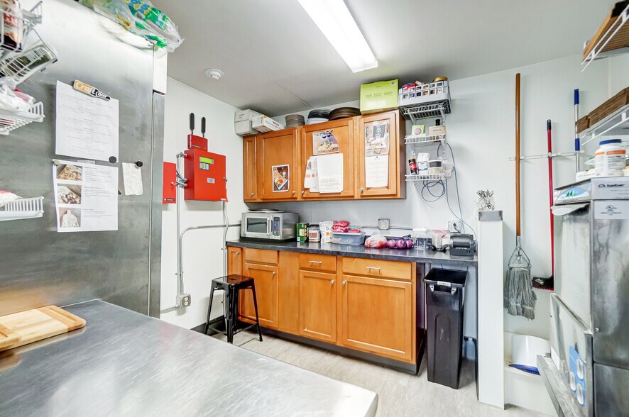 More Photos Of 105 E Liberty St, Arlington Restaurant For Sale