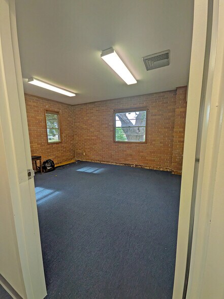 More Photos Of 5915 Singing Hills Dr, Dallas Religious Facility For Sale
