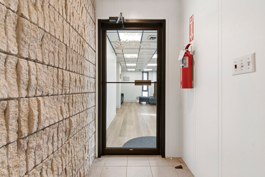 More Photos Of 1331 N Stewart Ave, Springfield Medical For Sale