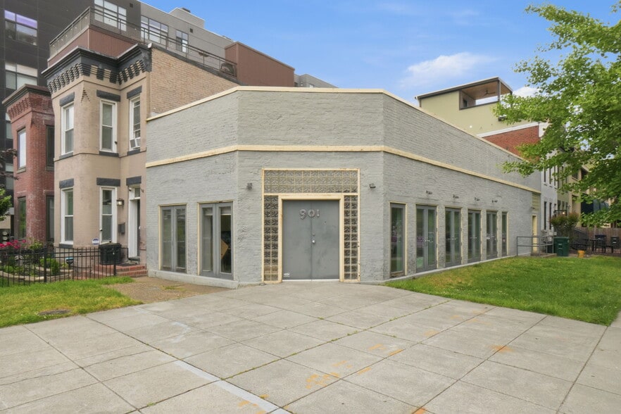 More Photos Of 901 2nd St NE, Washington Office For Sale