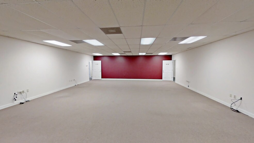 More Photos Of 3120 Medlock Bridge Rd, Peachtree Corners Light Distribution For Sale