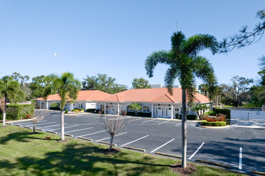 More Photos Of 2910-2914 University Pky, Sarasota Unknown For Lease