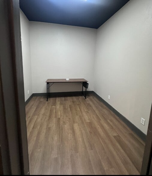 More Photos Of 411 S Riverside Dr, Fort Worth Storefront Retail Office For Sale