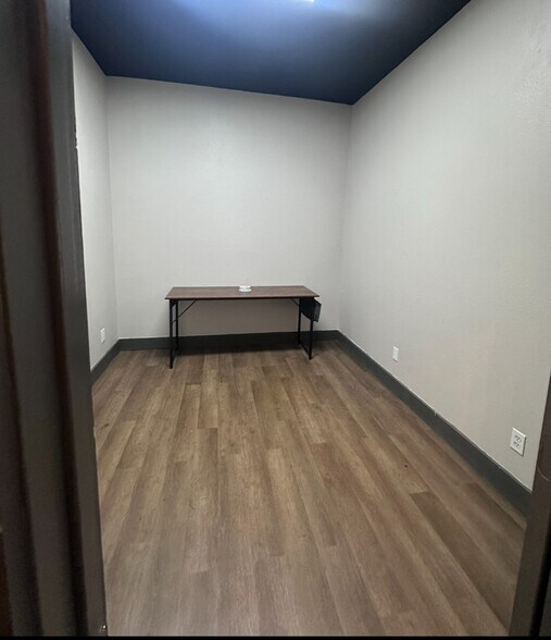 More Photos Of 411 S Riverside Dr, Fort Worth Storefront Retail Office For Lease