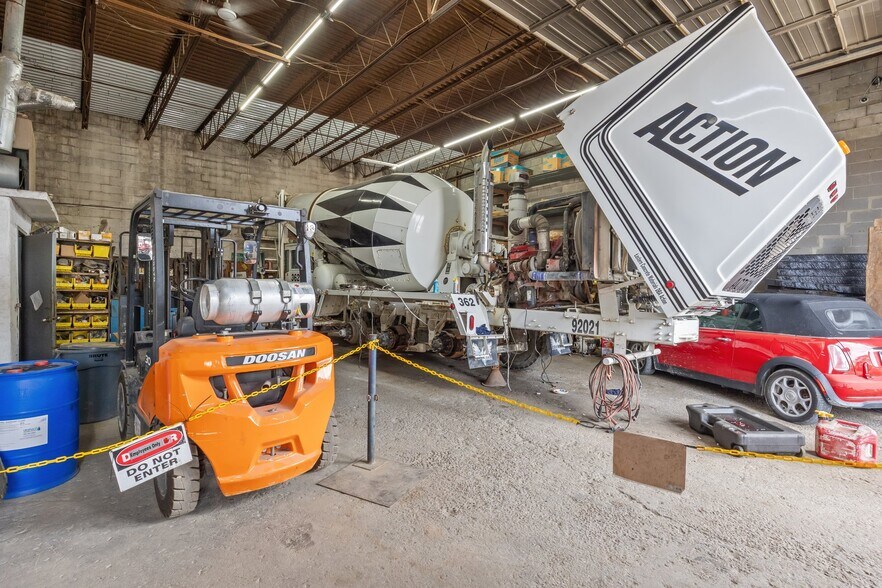 More Photos Of 4465 Castor Ave, Philadelphia Service For Sale