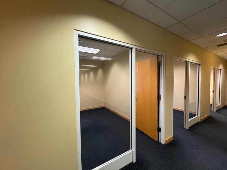 More Photos Of 10 Fox Run Rd, Drums Medical For Lease