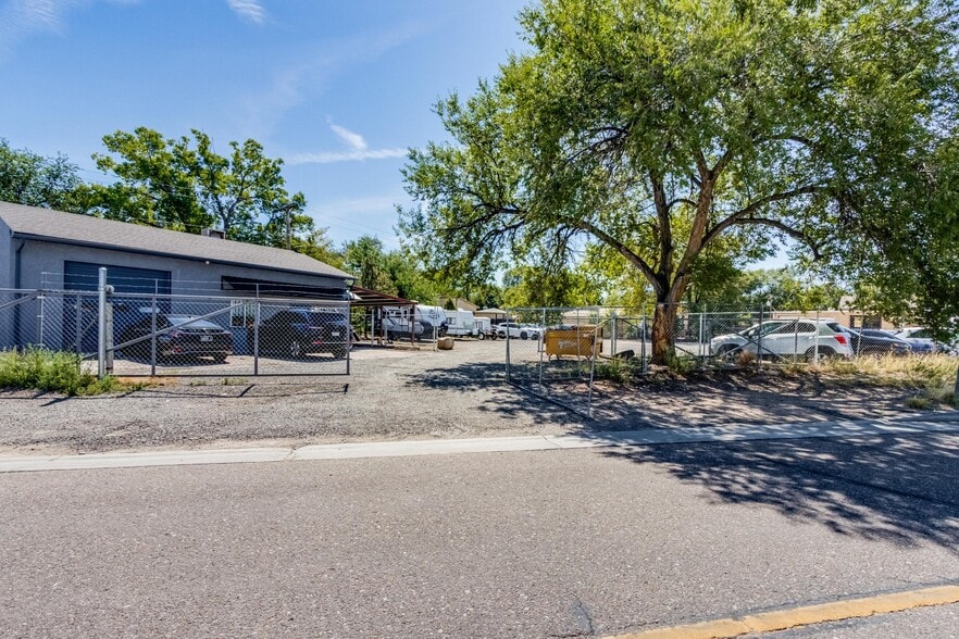More Photos Of 1992 Aspen Cir, Pueblo Auto Repair For Sale