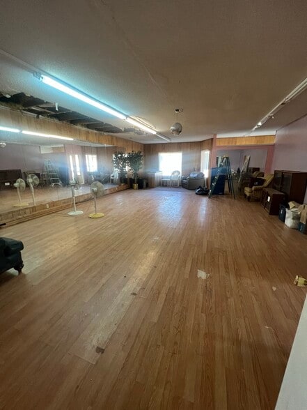 More Photos Of 28 Mullin Hill Rd, Spruce Pine Flex For Sale