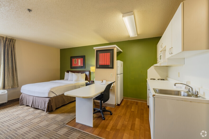 More Photos Of 1180 Doris Rd, Auburn Hills Hotel For Sale
