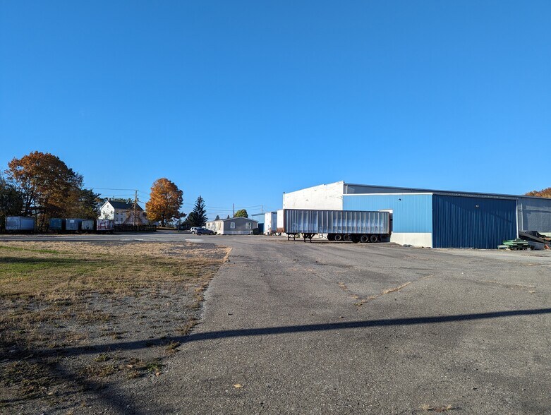 More Photos Of 5 Orchard Dr, Gardiner Warehouse For Lease