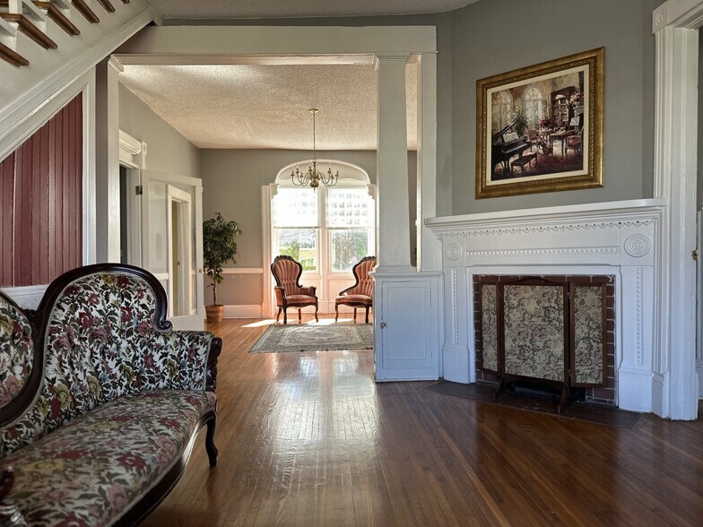 More Photos Of 403 E Main St, Rock Hill Office For Sale