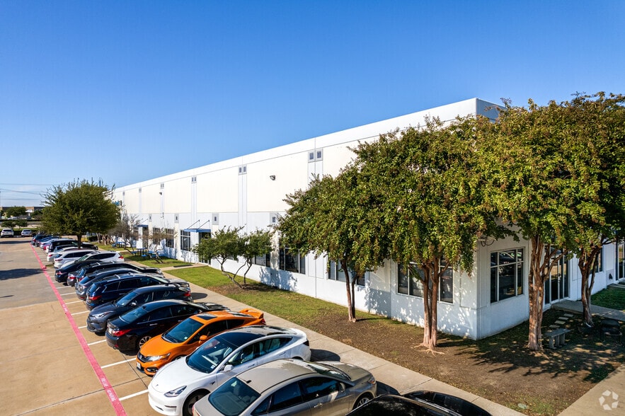 More Photos Of 1300 N Central Expy, Allen Light Manufacturing For Sale